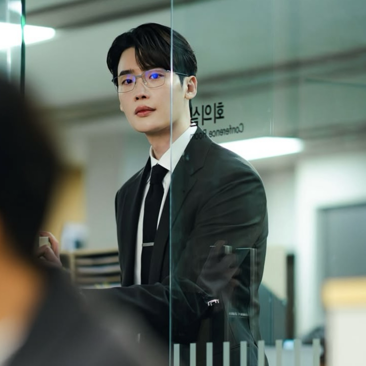 A moment captured by a fan of Lee Jongsuk