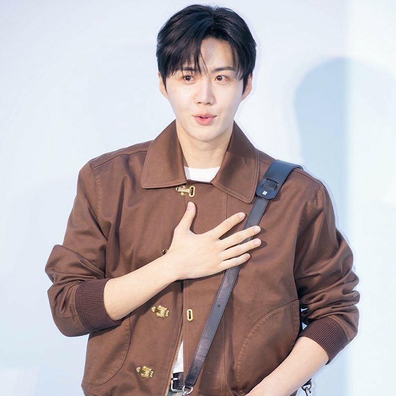 Behind-the-scenes cut of Kim Seonho