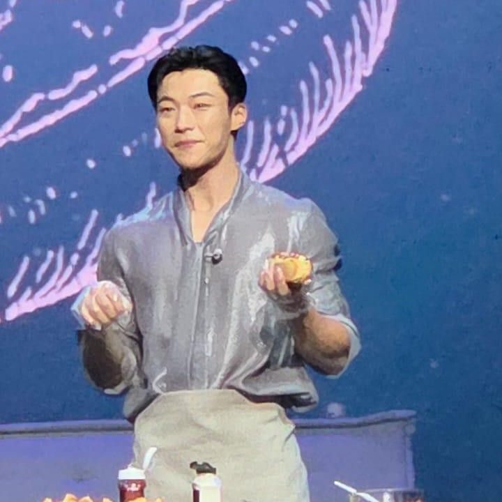 A moment captured by a fan of Woo Dohwan