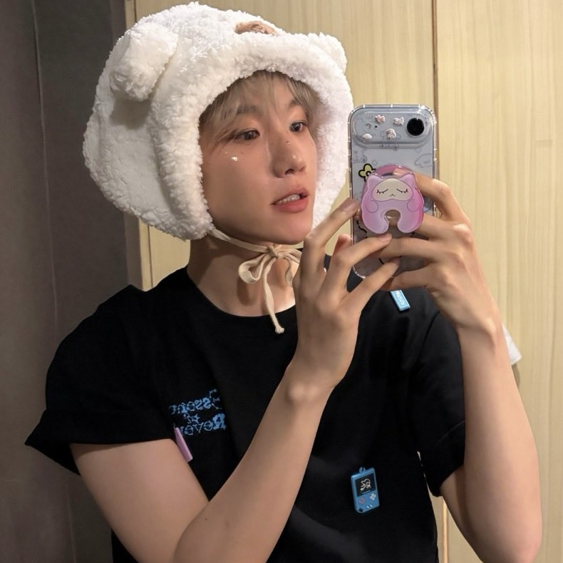 Behind-the-scenes cut of Baekhyun