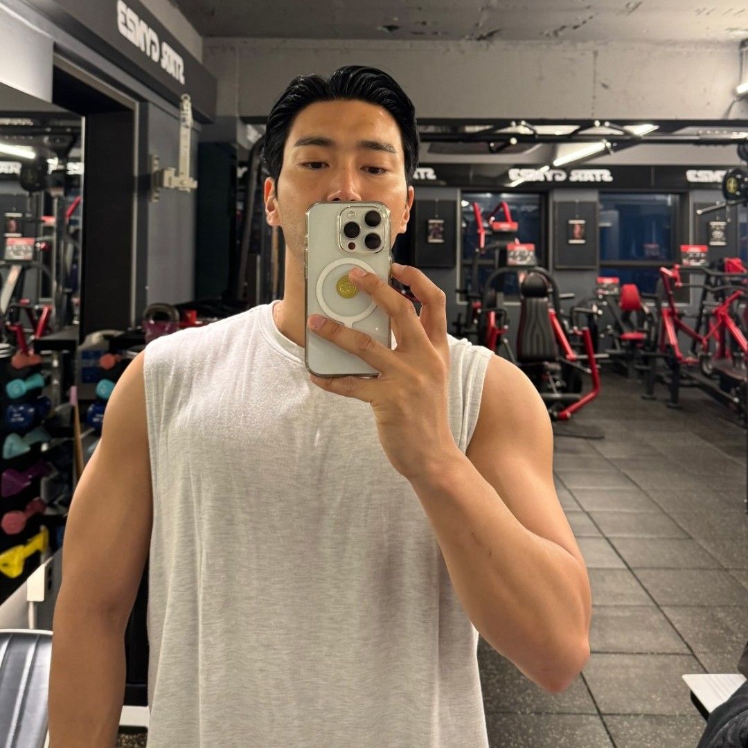Recent activity shot of Choi Siwon