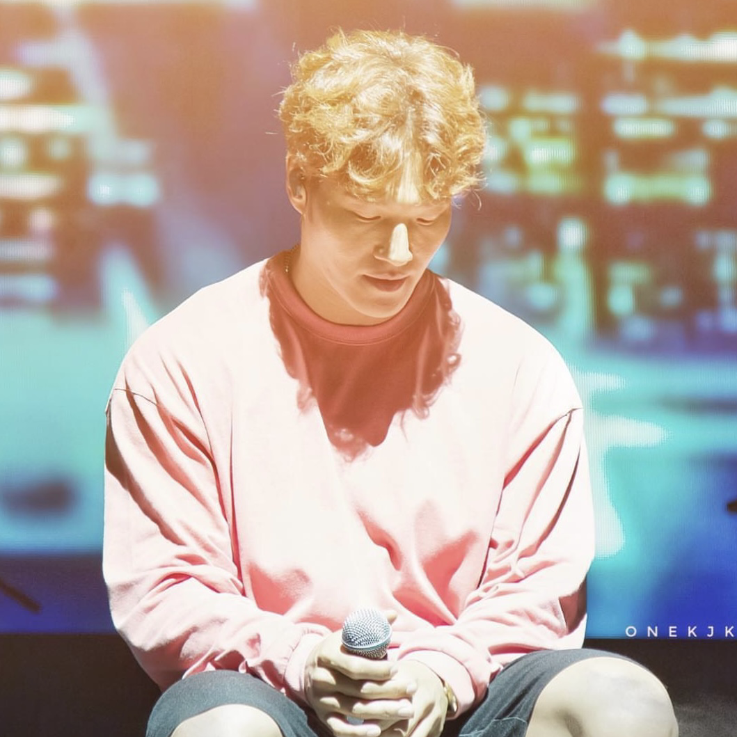 Behind-the-scenes cut of Kim Jongkook