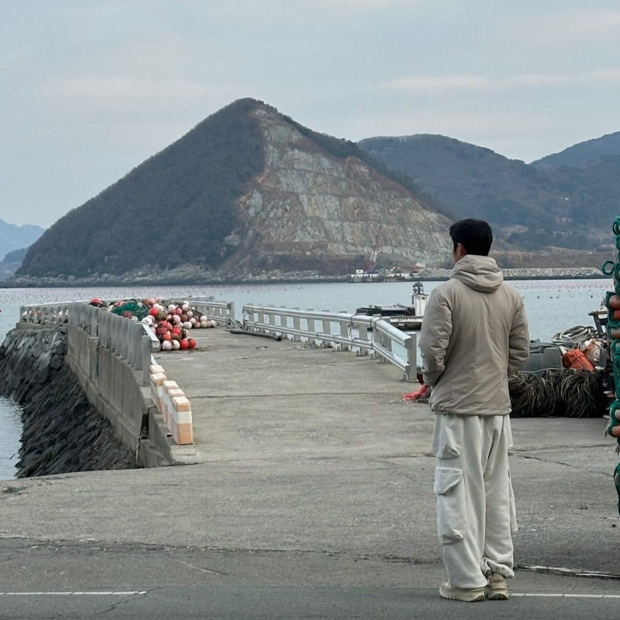 Behind-the-scenes cut of Lee Jaewook