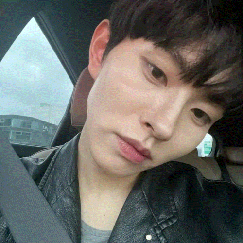 A moment captured by a fan of Lee Byeongchan