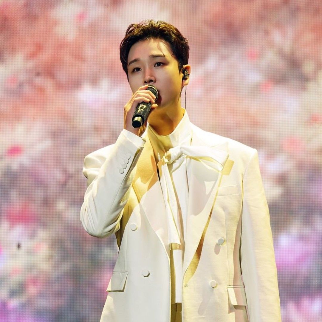 A moment captured by a fan of Song Minjun