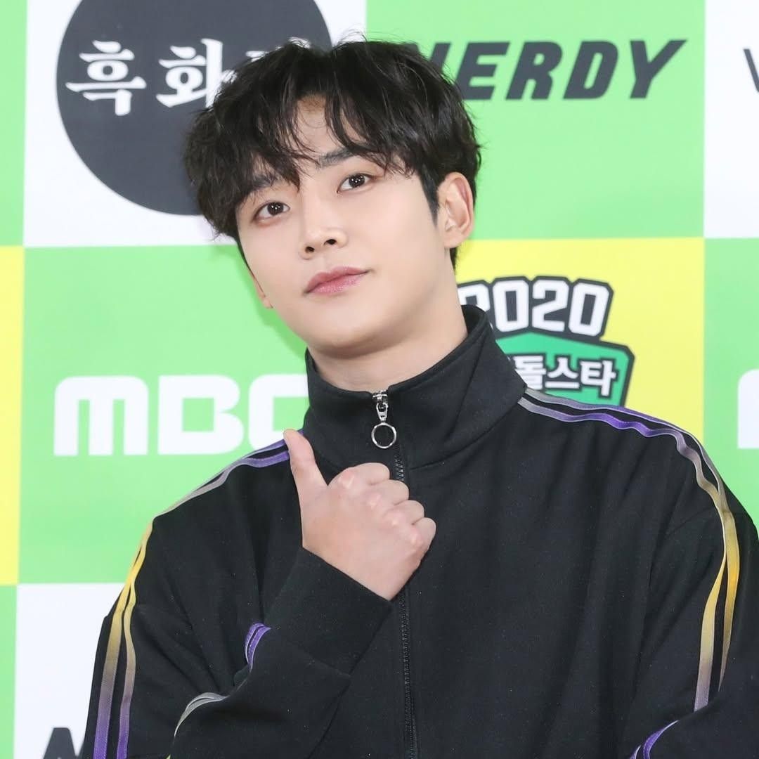 로운의 최신 사진