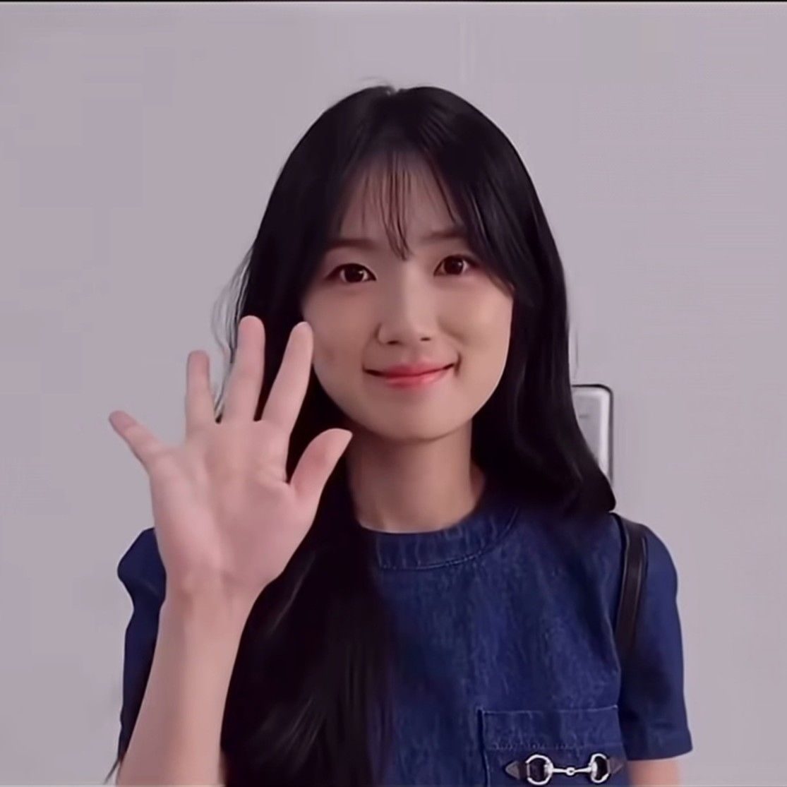 Recent activity shot of Kim Hyeyoon