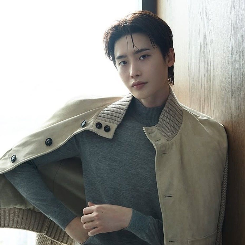 Recent activity shot of Lee Jongsuk