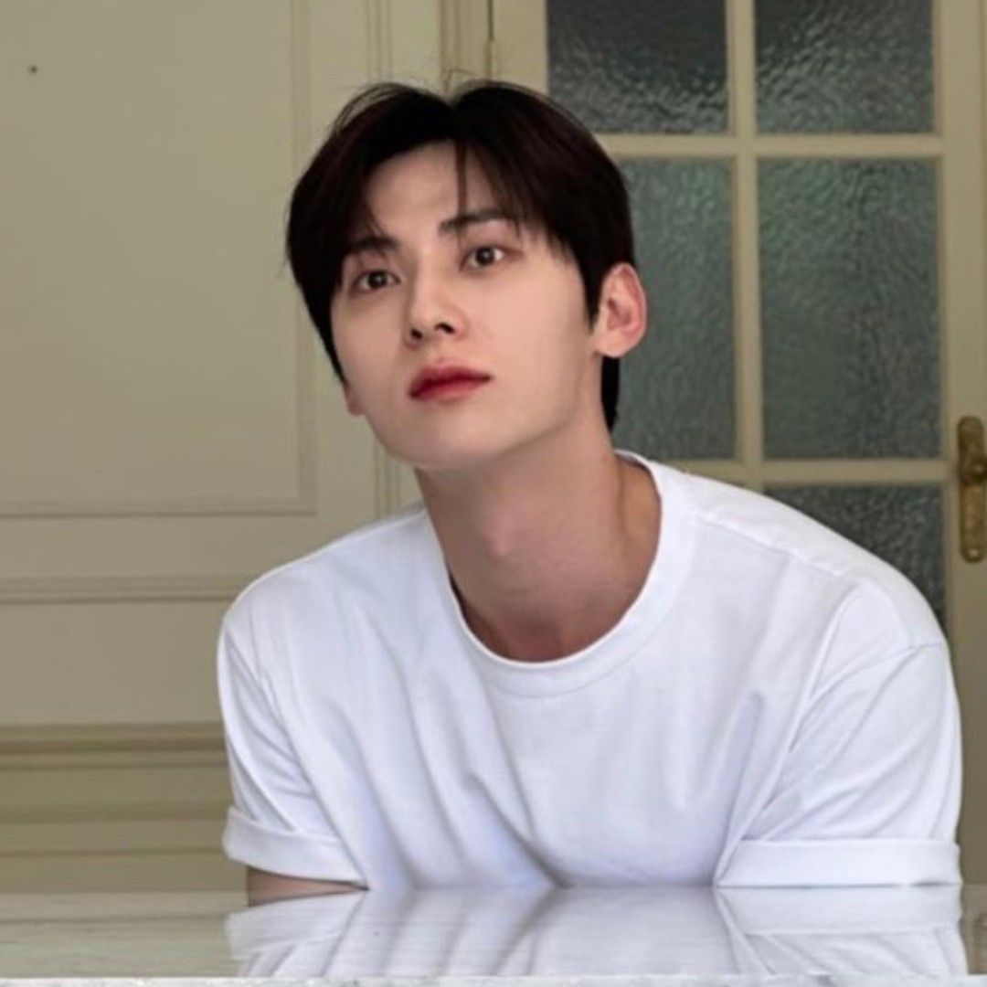 A moment captured by a fan of Hwang Minhyun