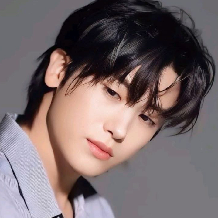 A moment captured by a fan of Park Hyungsik