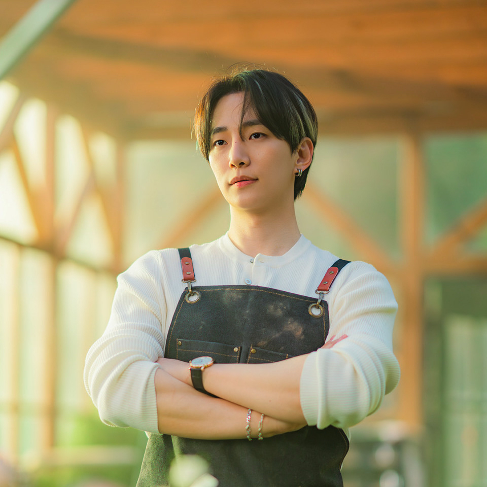 Behind-the-scenes cut of Lee Junho