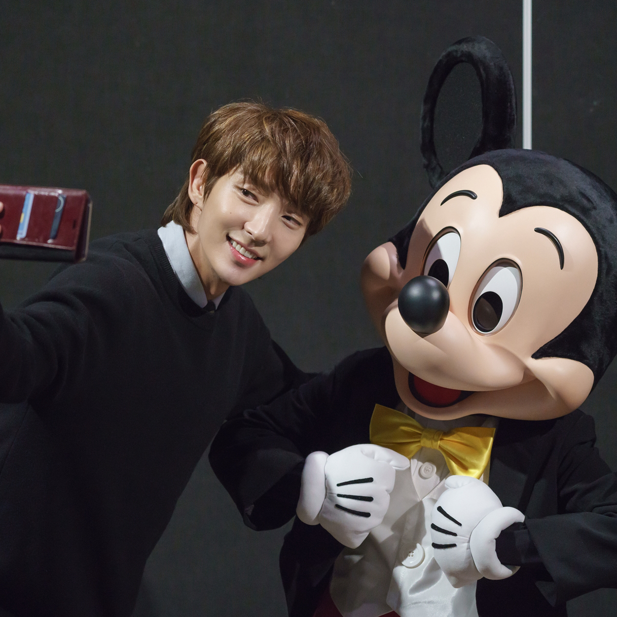 Behind-the-scenes cut of Lee Joongi