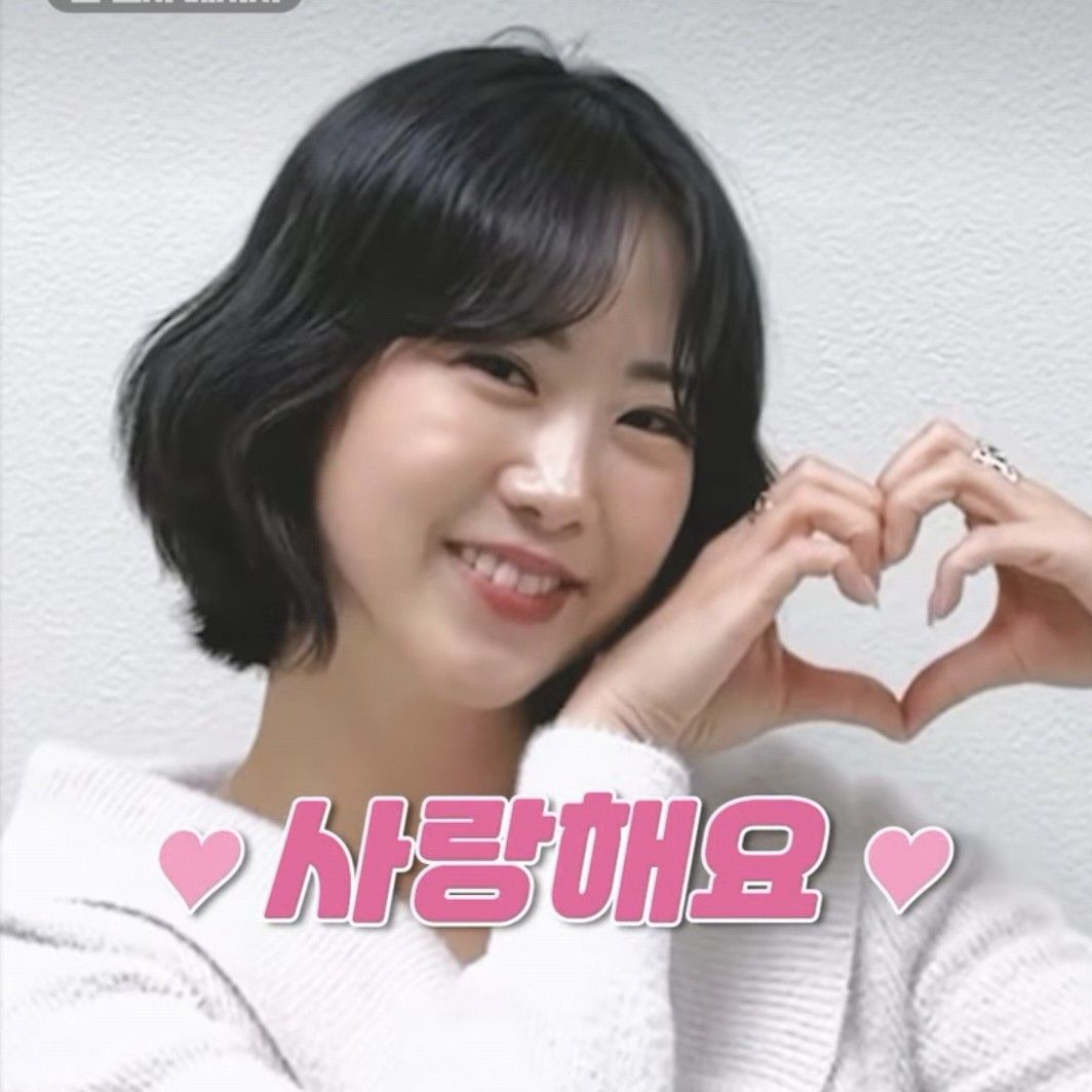 Behind-the-scenes cut of Kang Hyeyeon