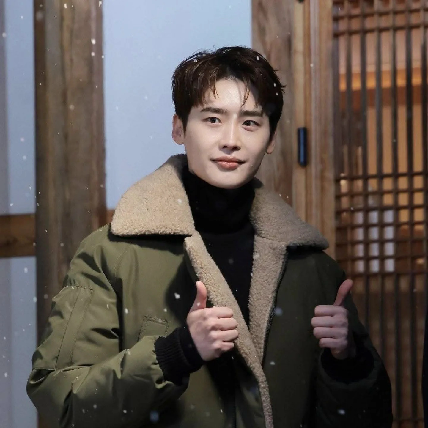 A moment captured by a fan of Lee Jongsuk