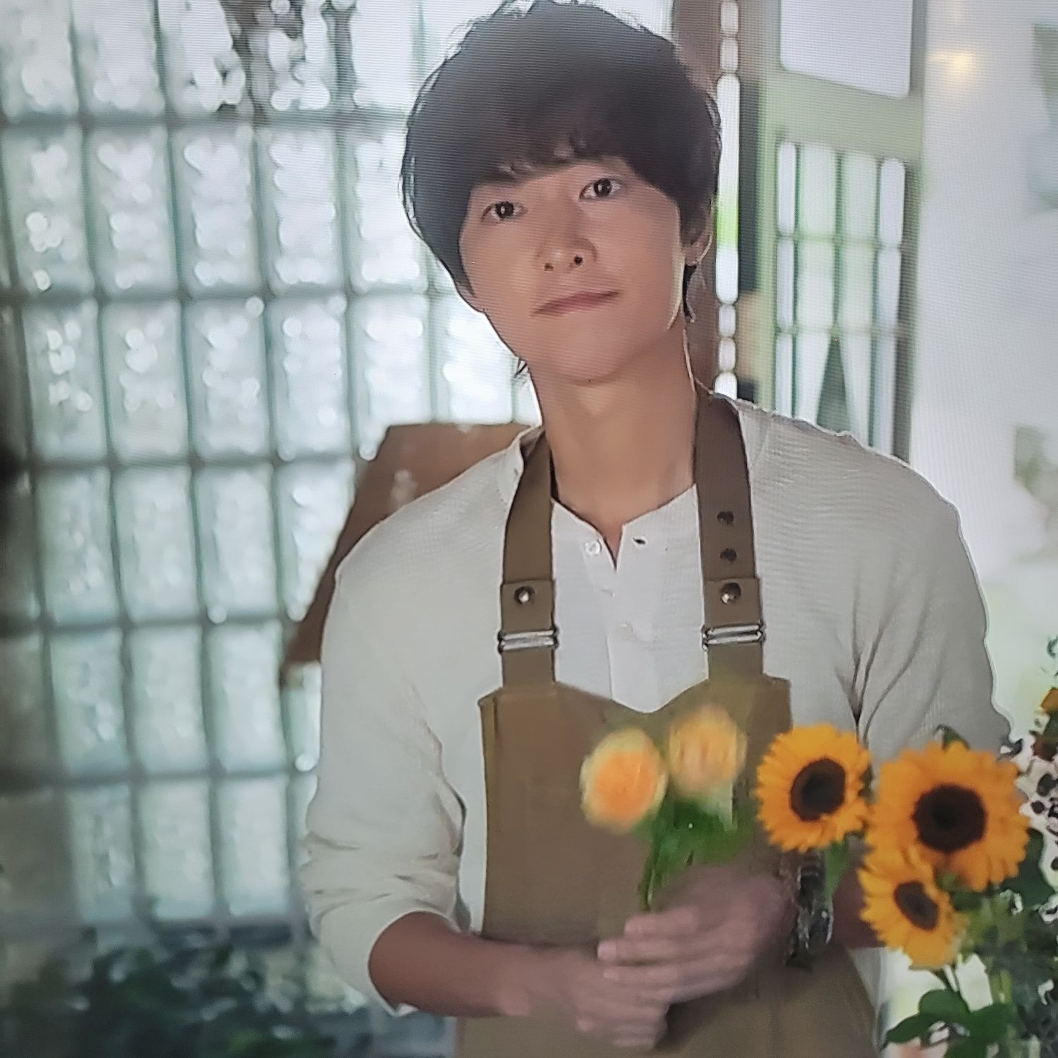 Recent activity shot of Song Joongki
