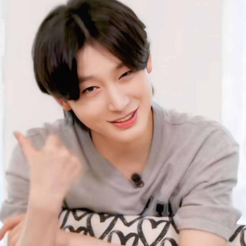 Latest photo of Kim Yongbin