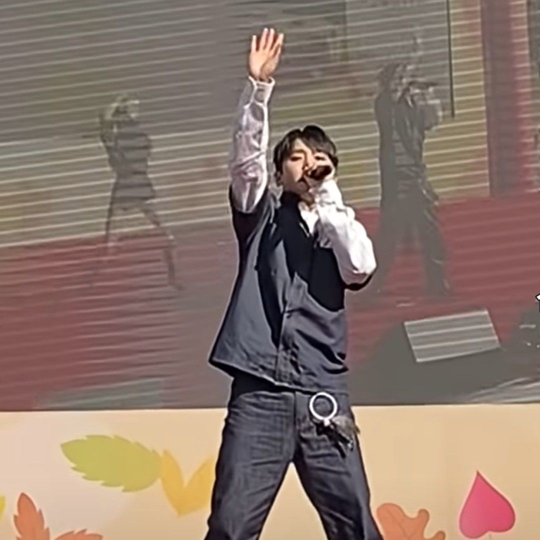 A moment captured by a fan of Seong Ri
