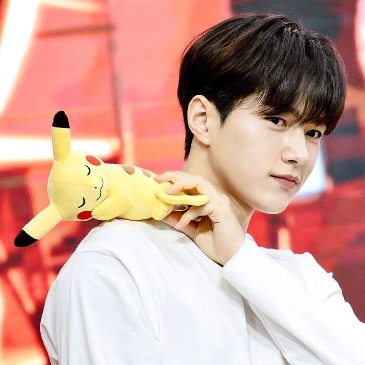 Recent activity shot of Kim Myungsoo (L)