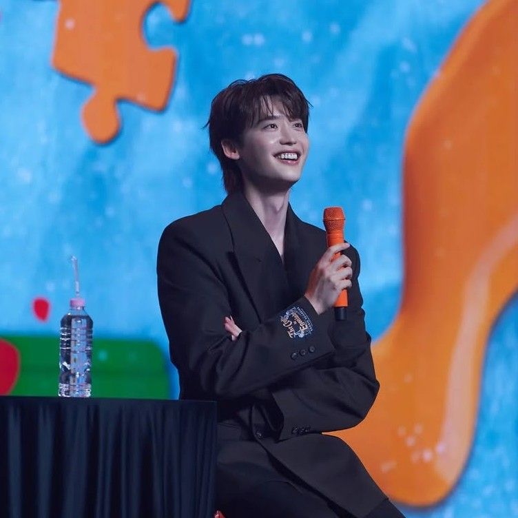 Latest photo of Lee Jongsuk