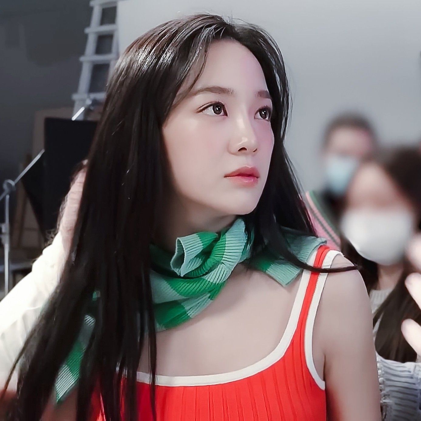 Behind-the-scenes cut of Kim Sejeong