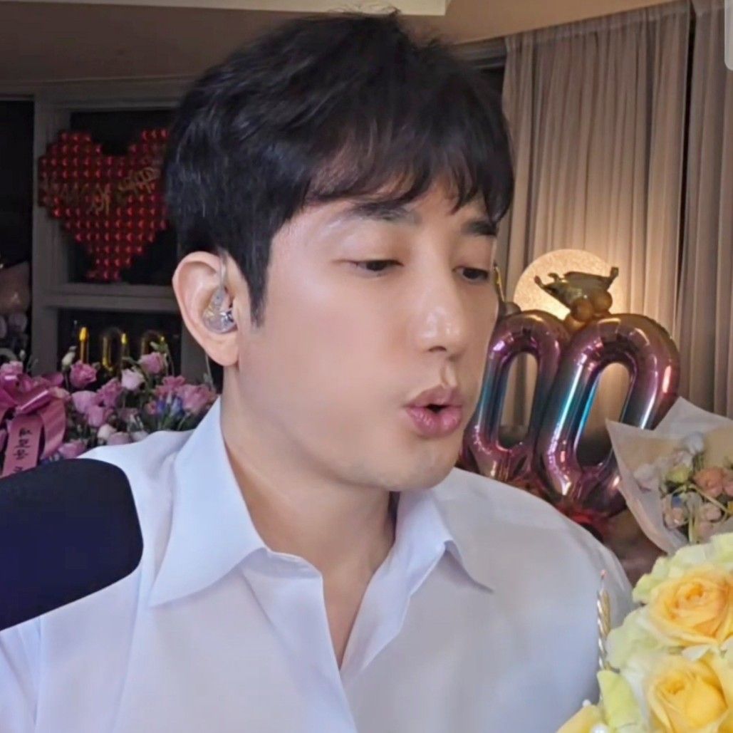 Recent activity shot of Park Sihoo