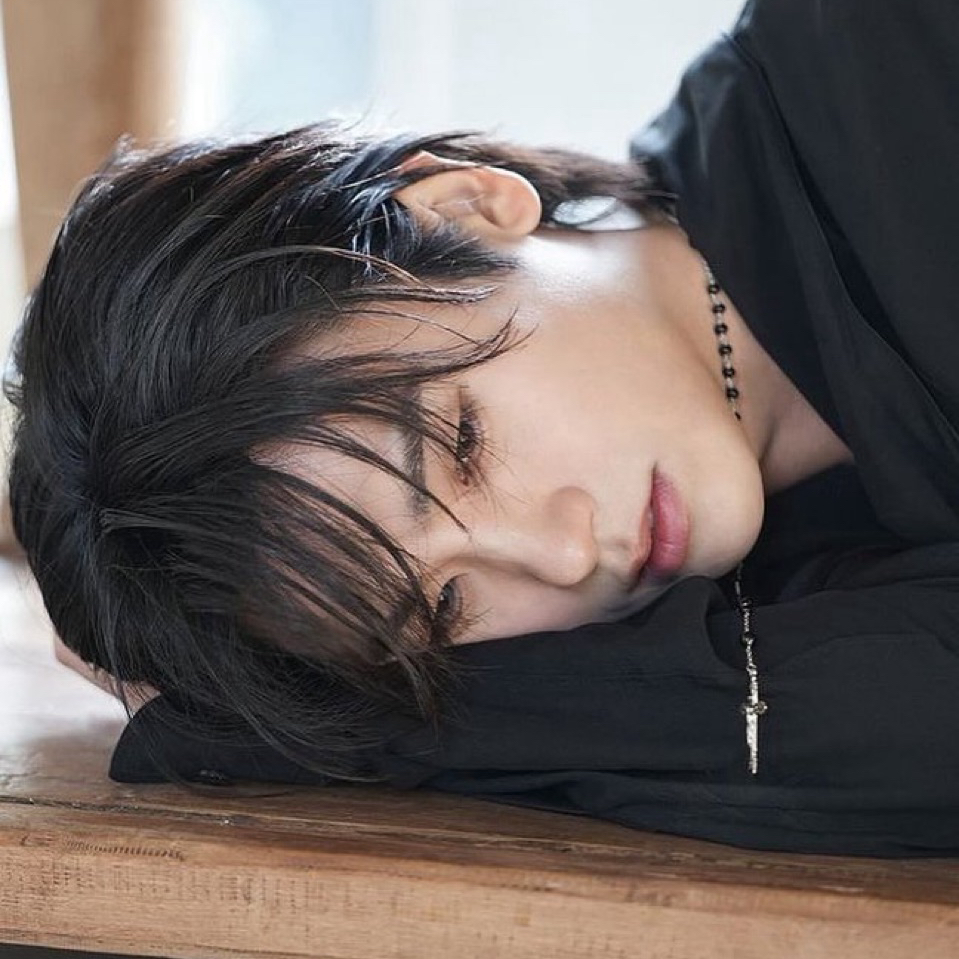 Behind-the-scenes cut of Park Hyungsik