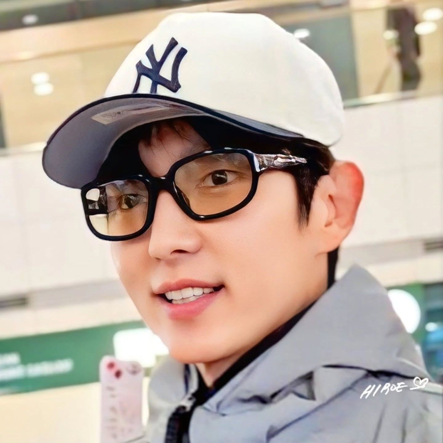 Behind-the-scenes cut of Lee Joongi