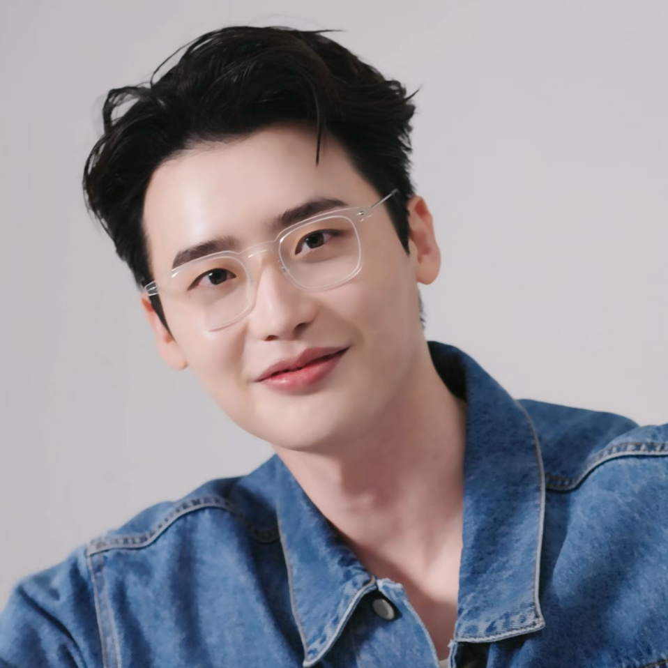 Recent activity shot of Lee Jongsuk