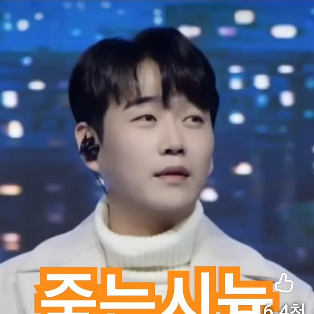 A moment captured by a fan of Hwang Youngwoong