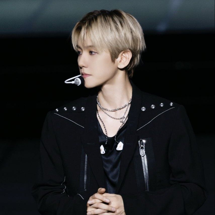 A moment captured by a fan of Baekhyun