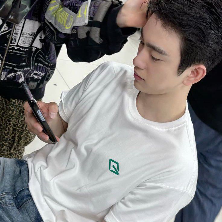 Recent activity shot of Park Jinyoung