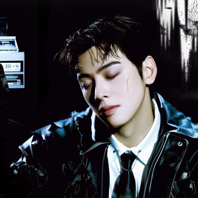 Behind-the-scenes cut of Cha Eunwoo