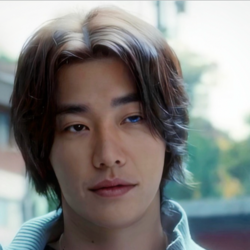 A moment captured by a fan of Kim Youngkwang