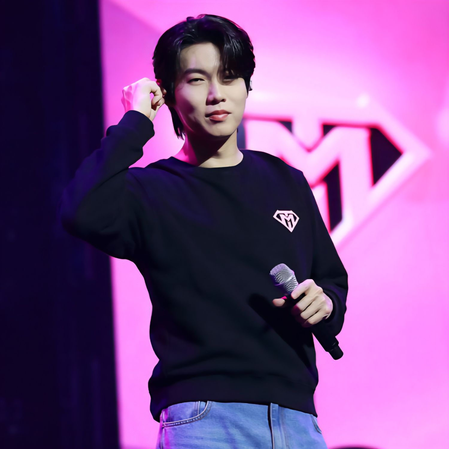 A moment captured by a fan of Son Taejin