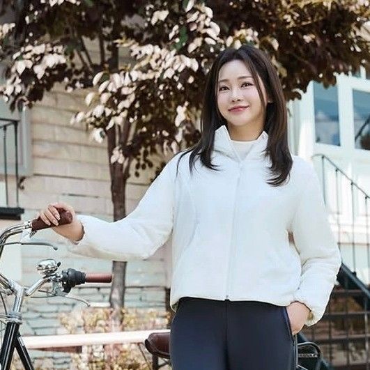 Momen yang diabadikan oleh penggemar Hong Jiyoon