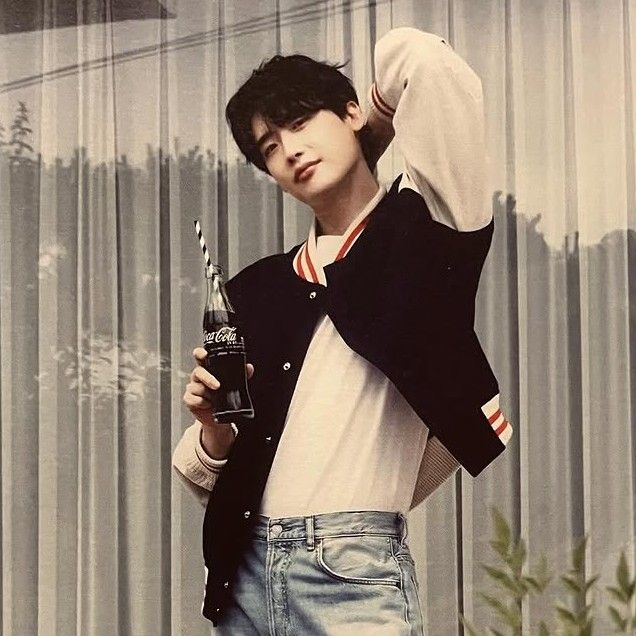 Recent activity shot of Lee Jongsuk