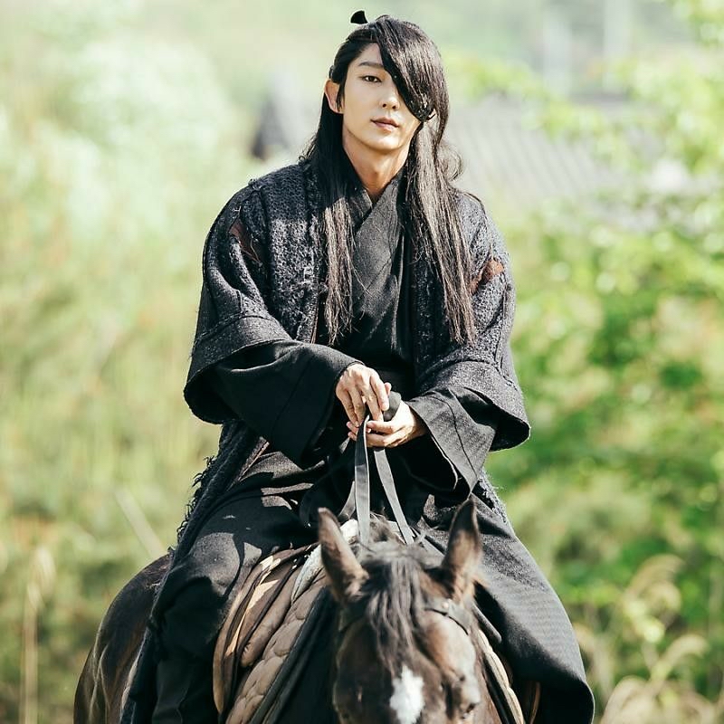 Behind-the-scenes cut of Lee Joongi