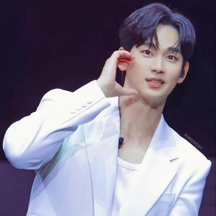 김수현 최근 활동샷