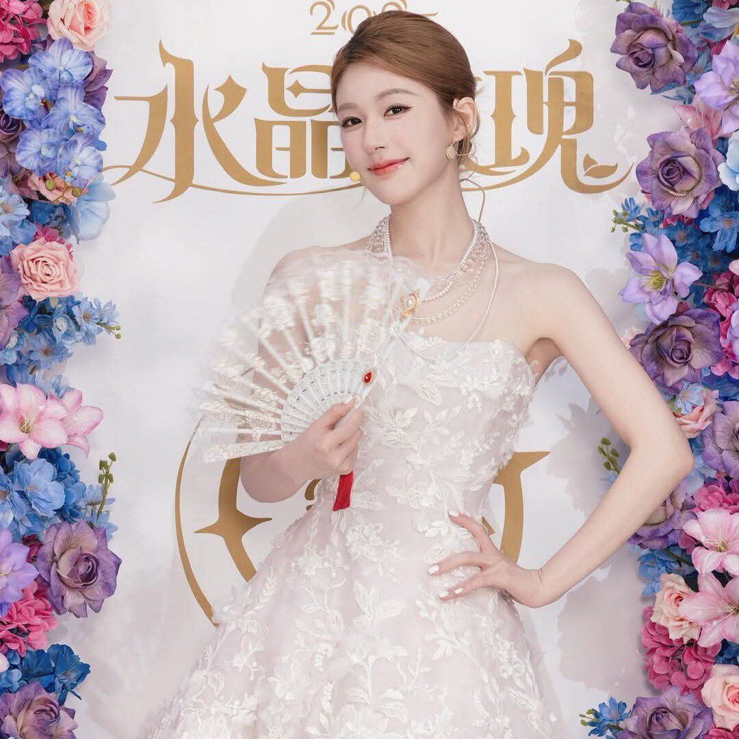 Behind-the-scenes cut of Zhao Lusi