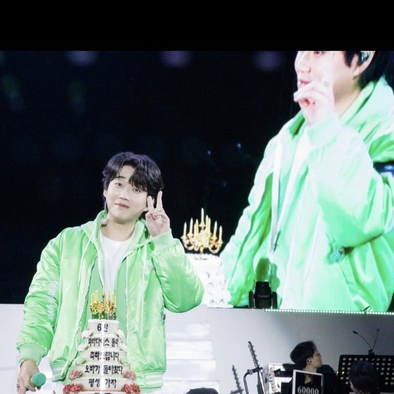 A moment captured by a fan of Hwang Youngwoong