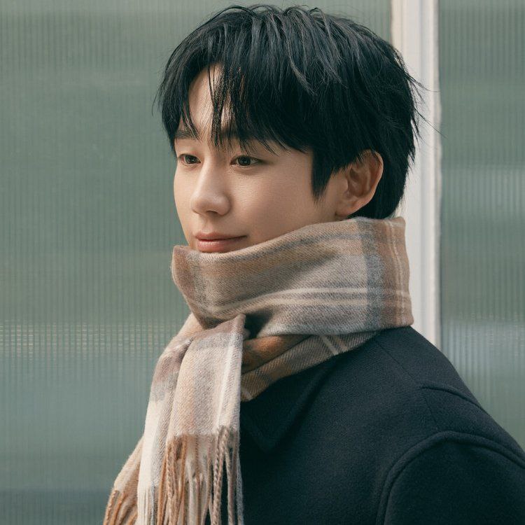 Recent activity shot of Jung Haein