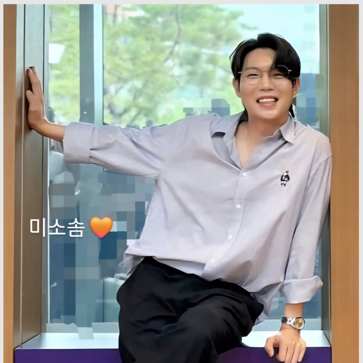 A moment captured by a fan of Son Taejin