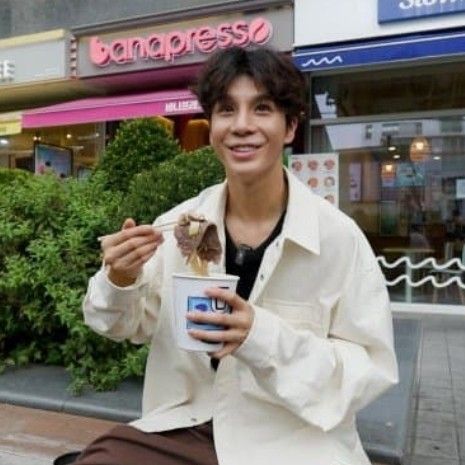 粉丝拍下的郑东元瞬间