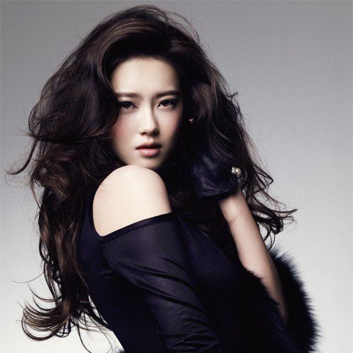 Behind-the-scenes cut of Go Ara