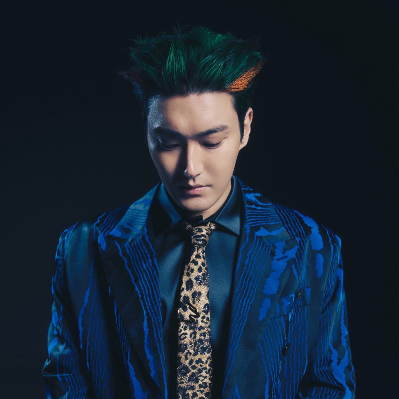 Recent activity shot of Choi Siwon