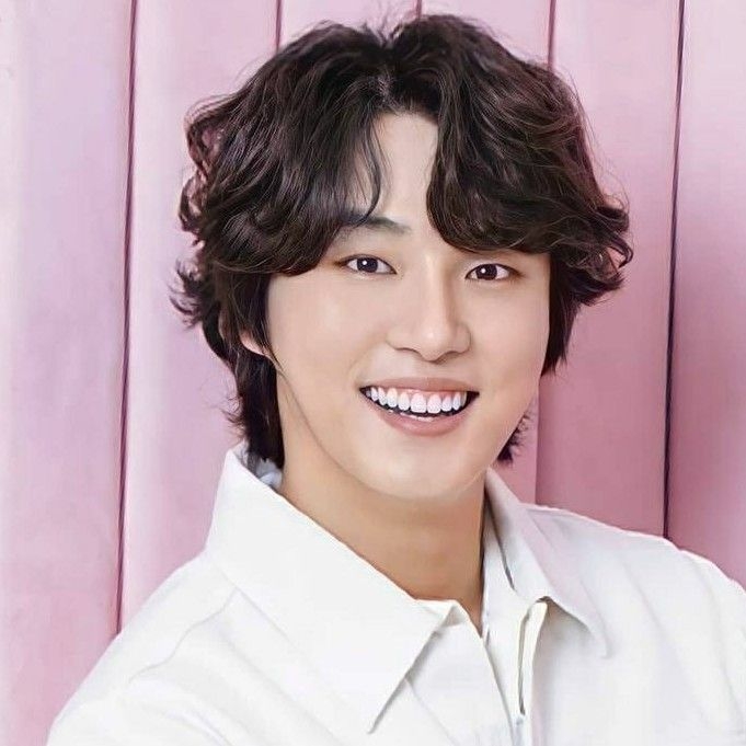 Behind-the-scenes cut of Yoon Shiyoon