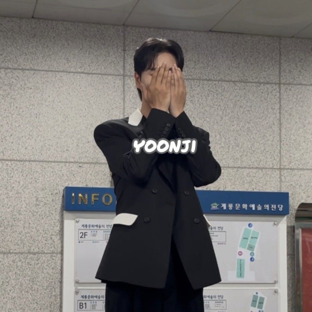 A moment captured by a fan of Song Minjun