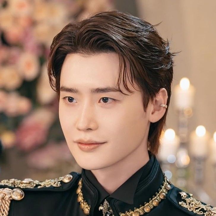 Recent activity shot of Lee Jongsuk