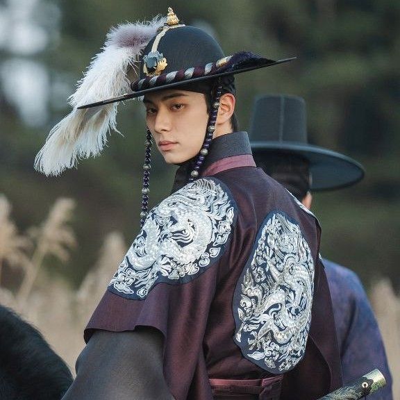 Behind-the-scenes cut of Lee Chaemin