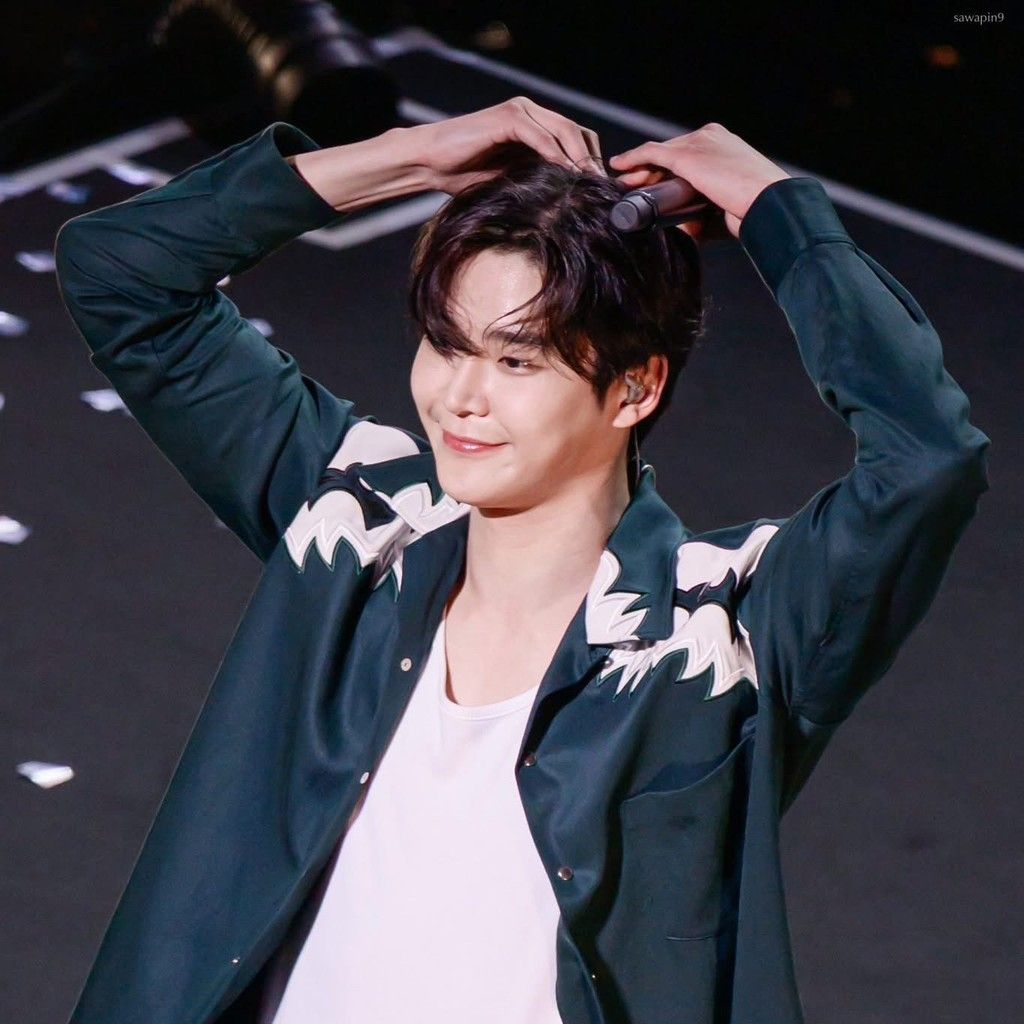 A moment captured by a fan of Rowoon